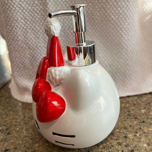 Hello Kitty Christmas Soap Dispenser - Picture 2 of 6